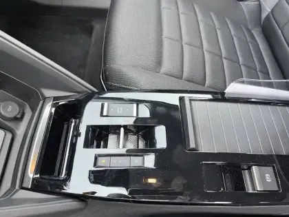 Photo 13 Citroën C4 e- 156 ch autonomie etendue  Automatique