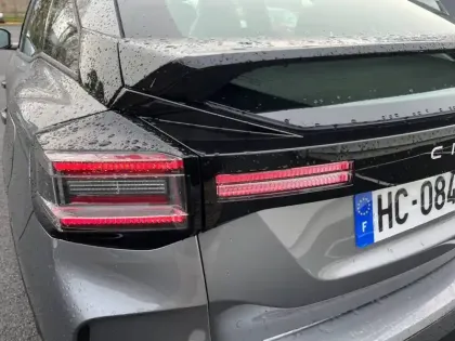 Photo 16 Citroën C4 e- 156 ch autonomie etendue  Automatique