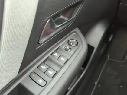 Photo 14 Citroën C4  Hybride 136 e-DCS6