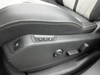 Photo 58 Peugeot 3008  Hybrid4 300 e-EAT8