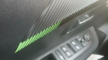 Photo 24 Peugeot 208  PureTech 100 S&S BVM6