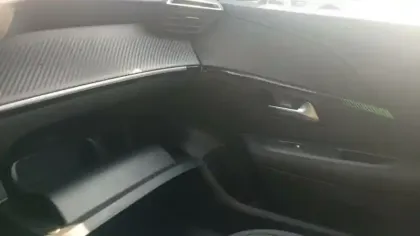 Photo 23 Peugeot 208  PureTech 100 S&S BVM6