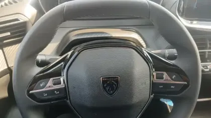 Photo 18 Peugeot 208  PureTech 100 S&S BVM6