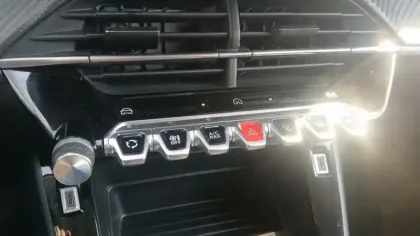 Photo 21 Peugeot 208  PureTech 100 S&S BVM6