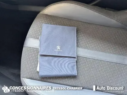 Photo 15 Peugeot 2008  PureTech 130 S&S BVM6 Allure