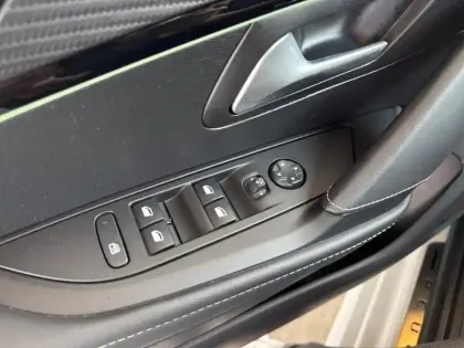 Photo 19 Peugeot 208  Electrique 50 kWh 136ch GT Line