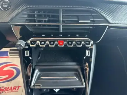 Photo 12 Peugeot 208  Electrique 50 kWh 136ch GT Line