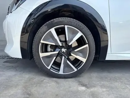 Photo 14 Peugeot 208  Electrique 50 kWh 136ch GT Line