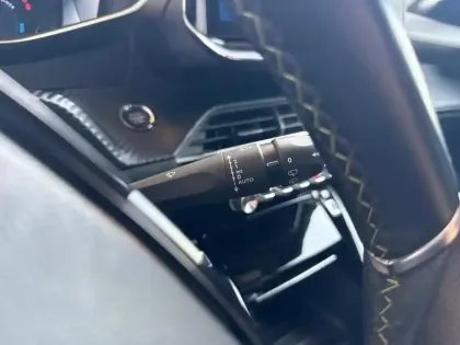 Photo 17 Peugeot 208  Electrique 50 kWh 136ch GT Line