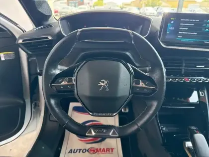 Photo 11 Peugeot 208  Electrique 50 kWh 136ch GT Line