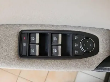 Photo 11 Renault Captur  1.3 TCe 155ch FAP Initiale Paris EDC - 20