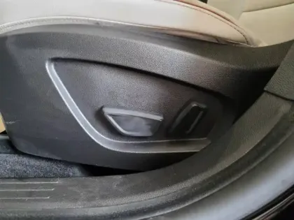 Photo 7 Renault Captur  1.3 TCe 155ch FAP Initiale Paris EDC - 20