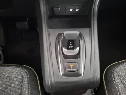 Photo 17 Renault Captur  E-Tech full hybrid 160 ch