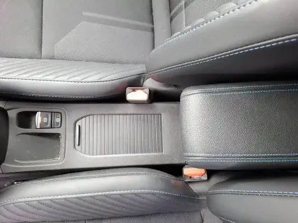 Photo 6 Renault Clio  E-Tech full hybrid 145 ch GSR2
