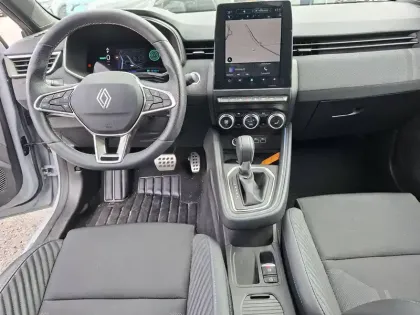 Photo 10 Renault Clio  E-Tech full hybrid 145 ch GSR2