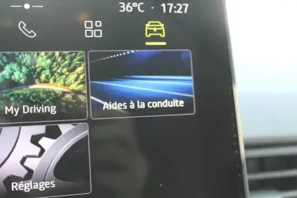 Photo 11 Renault Captur  E-Tech full hybrid 160 ch