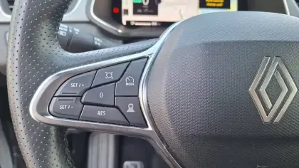 Photo 27 Renault Captur  E-Tech full hybrid 160 ch