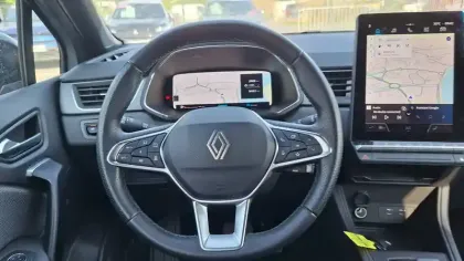 Photo 10 Renault Captur  E-Tech full hybrid 160 ch