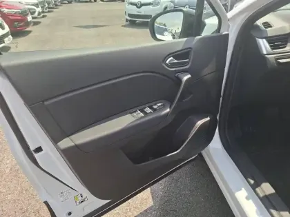 Photo 11 Renault Captur  E-Tech full hybrid 160 ch