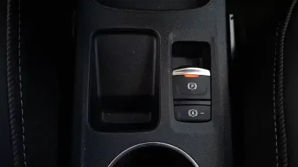 Photo 17 Renault Captur  E-Tech full hybrid 160 ch