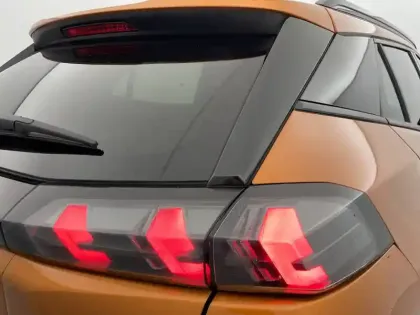 Photo 24 Peugeot 2008  PureTech 100 S&S BVM6