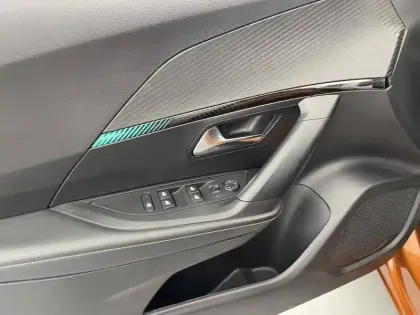 Photo 28 Peugeot 2008  PureTech 100 S&S BVM6