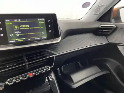 Photo 32 Peugeot 2008  PureTech 100 S&S BVM6