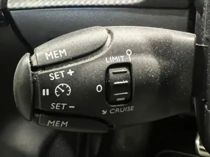 Photo 26 Peugeot 208  e- 136ch GT