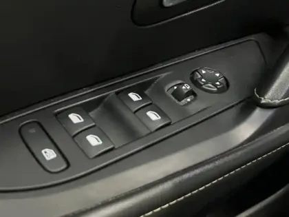 Photo 24 Peugeot 208  e- 136ch GT