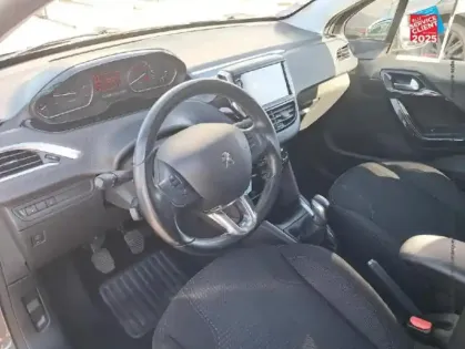 Photo 14 Peugeot 208  1.2 PureTech 82ch Tech Edition 5p GPS