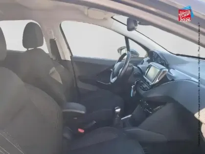 Photo 19 Peugeot 208  1.2 PureTech 82ch Tech Edition 5p GPS