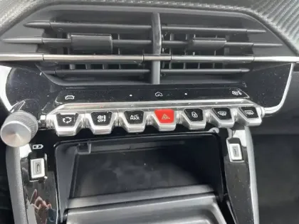 Photo 34 Peugeot 208  Hybrid 110 e-DCS6