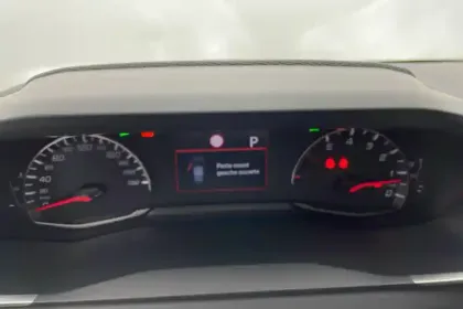 Photo 40 Peugeot 208  PureTech 100 S&S EAT8