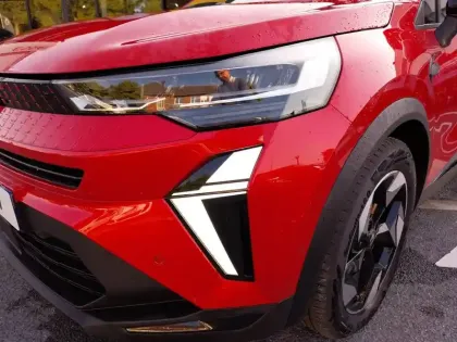 Photo 27 Renault Captur  E-Tech full hybrid 145 ch