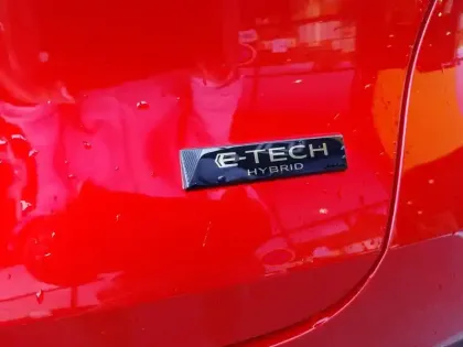 Photo 16 Renault Captur  E-Tech full hybrid 145 ch