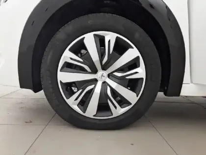 Photo 12 Peugeot 208  Electrique 50 kWh 136ch