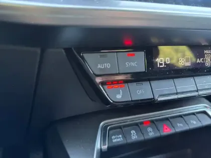 Photo 42 Audi A3  Berline 30 TFSI 110