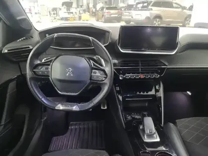 Photo 6 Peugeot 208  PureTech 130 S&S EAT8