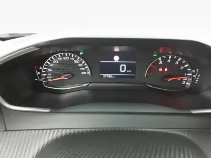 Photo 40 Peugeot 2008  PureTech 100 S&S BVM6