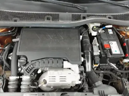 Photo 45 Peugeot 2008  PureTech 100 S&S BVM6