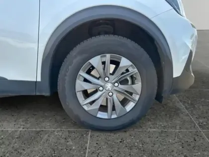 Photo 13 Peugeot 2008  e- 136ch Active