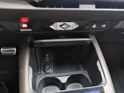 Photo 12 DS DS 4  Hybride Rechargeable 225 EAT8 Etoile - Alcantara