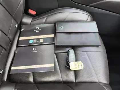 Photo 15 DS DS 4  Hybride Rechargeable 225 EAT8 Etoile - Alcantara