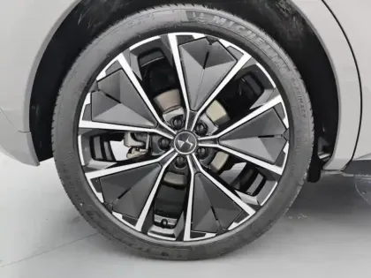 Photo 14 DS DS 4  Hybride Rechargeable 225 EAT8 Etoile - Alcantara