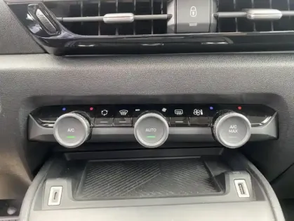 Photo 4 Citroën C4 III BlueHDi 130 S&amp;S EAT8 Feel Pack