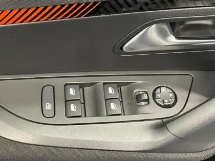 Photo 12 Peugeot 2008 Gén. II Ph1 NG Active 5