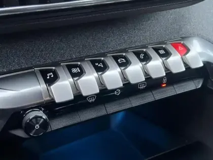 Photo 13 Peugeot 3008  1.2 PureTech 130ch S&S Allure