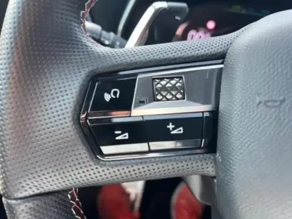 Photo 12 DS DS 7  1.6 Plug-in Hybrid 225ch Edition France