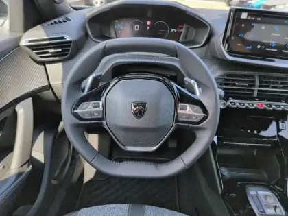 Photo 31 Peugeot 2008  Hybrid 145 e-DCS6