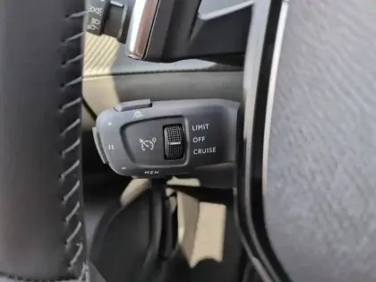 Photo 42 Peugeot 2008  Hybrid 145 e-DCS6